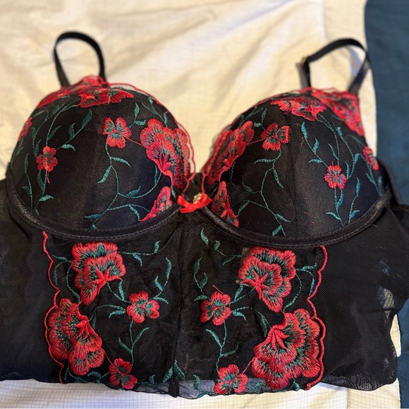 Daisy Fuentes Black and Red Lace Chemise, used, like new condition - Picture 2 of 5